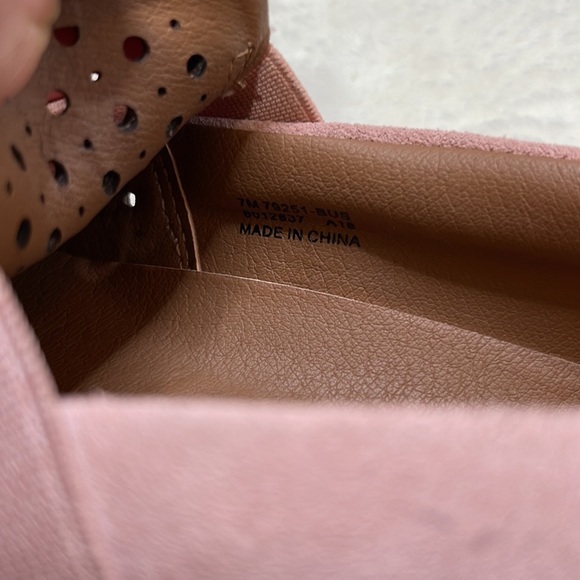 Frye & Co Peggy Perforated Sneakers Suede Light Pink Size 7 - Picture 6 of 7